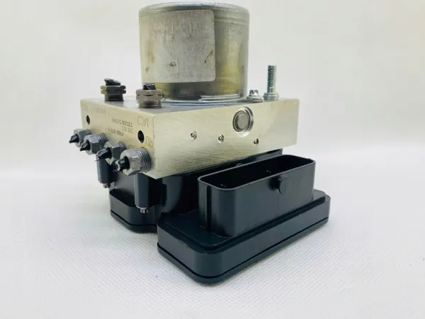 ABS-Hauptzylinder OEM 476604079R - Gebraucht image 2