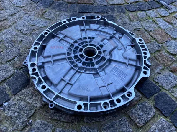 Mercedes 212 Växellådslock OEM 2122711000 Begagnad image 3