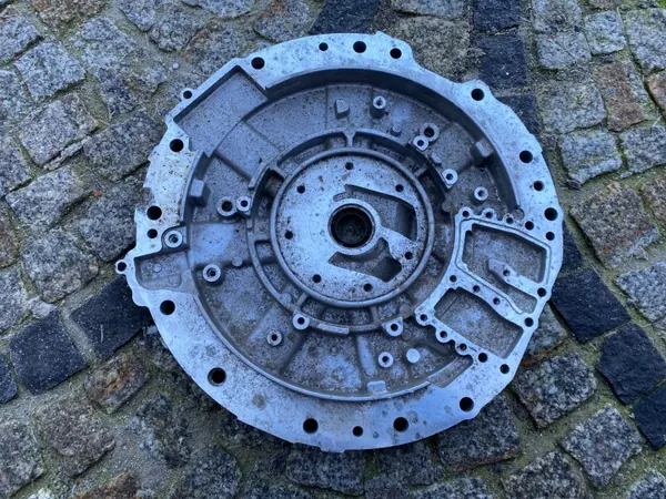 Mercedes 212 Växellådslock OEM 2122711000 Begagnad image 4