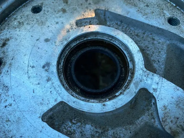 Mercedes 212 Växellådslock OEM 2122711000 Begagnad image 5