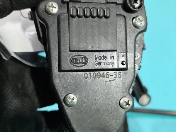 Potenciómetro pedal acelerador OEM 010946-36 Renault Clio II image 9