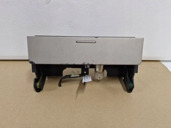 Cinzeiro OEM 2L7Z-7804810-BAA para Lincoln Navigator II image 2