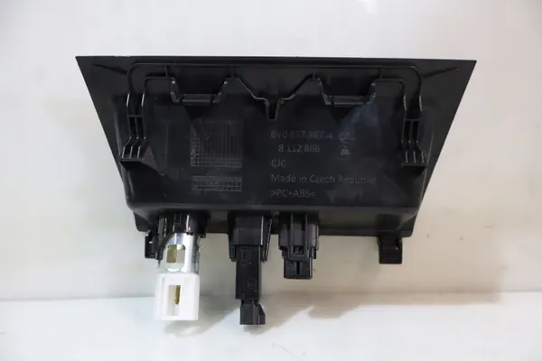 Prise Aux/USB Skoda - Pièce OE d'Occasion image 3