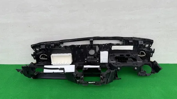 Mercedes X-Class X470 Dashboardconsole OEM 681005XA1A image 5