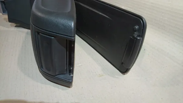 Apoio de braço central dianteiro em couro OEM Audi A1 8X image 6