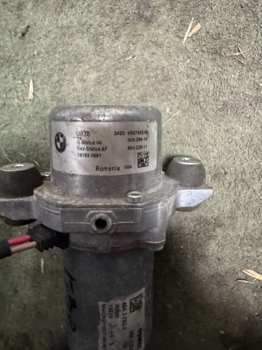 Bomba de vacío OEM 6857405 para BMW i3 REX image 3