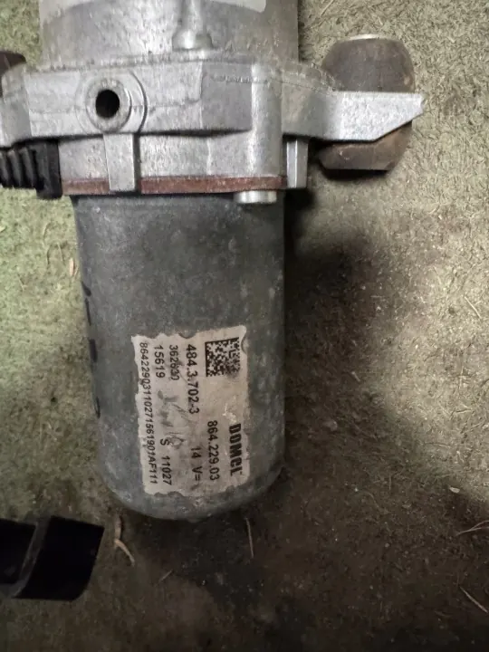 Bomba de vacío OEM 6857405 para BMW i3 REX image 4