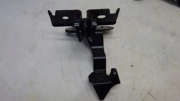 Mazda 3 IV BP Kombi baksätesfäste OEM image 7