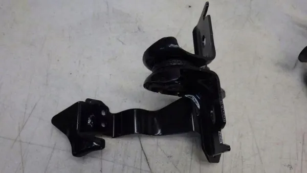Mazda 3 IV BP Kombi baksätesfäste OEM image 9