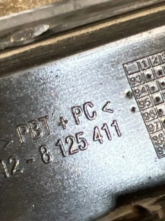 OEM 8125411 BMW 7 E38 Bakre Stötfångarstrimma Vänster image 3