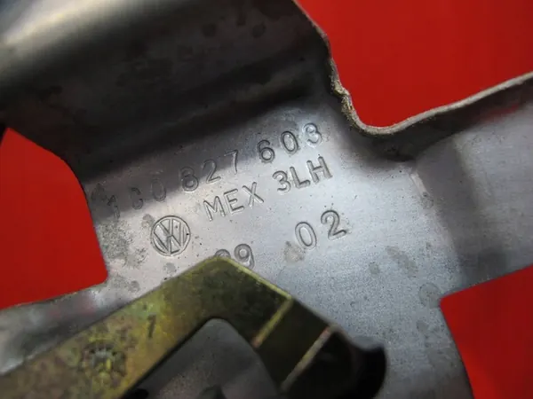 VW New Beetle Bagagelåsaktuator 3B0959781A image 2