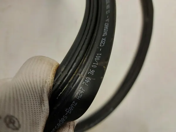 Joint de coffre Mercedes EQA 250+ W243 OEM A2477403601 image 3