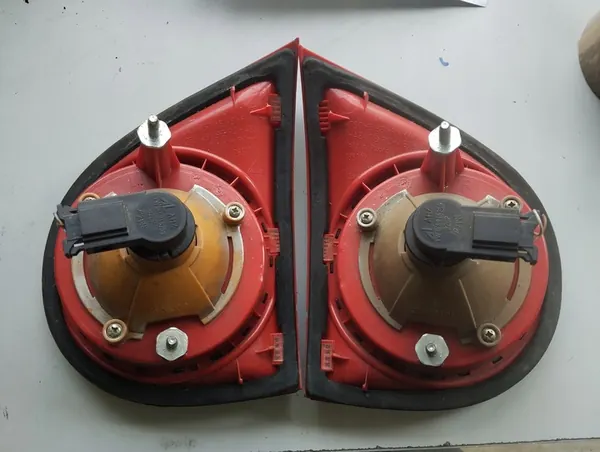 VW GOLF V HB Baklampor Vänster Höger 1K6945093F 1K6945094F image 9