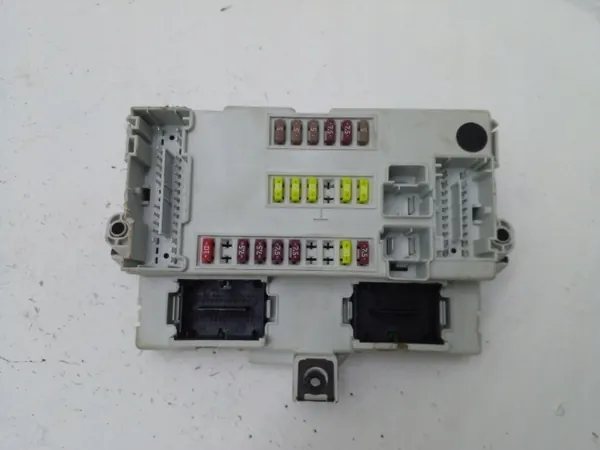 Zekeringkast OEM 51965996 voor Fiat 500L 2013 Diesel image 2