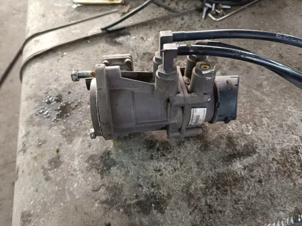 Remhoofdventiel OEM 81.52130-6298 voor MAN TGA/TGX/TGS image 3