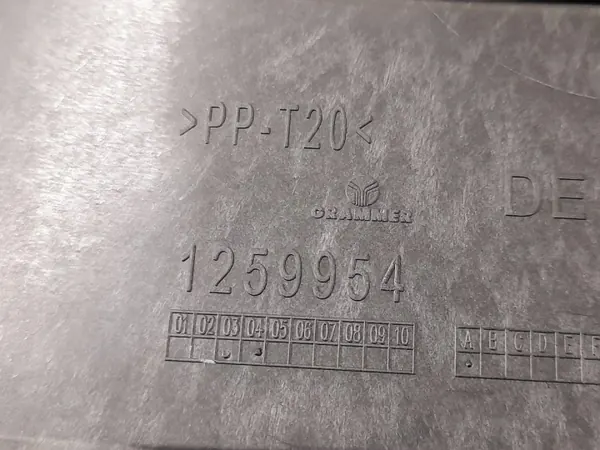 Etukonsolin käsinoja Mercedes C AMG OEM A2056801205 image 9
