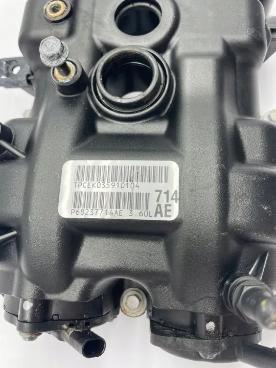 Tapa de válvulas Chrysler OEM TPCEK035910104 - Usado image 3
