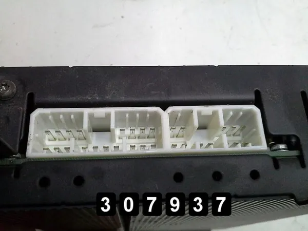 OEM AM-307937 Äänenvahvistin Chryslerille image 4