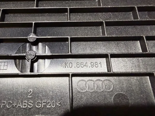 Audi A6 C8 tunnelconsole plank OEM 4K0864981 image 8