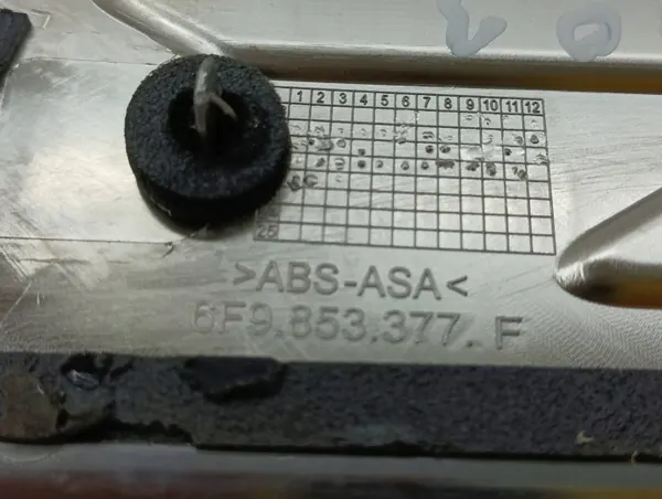 Seat Arona zijruitprofiel OEM 6F9853377F image 5