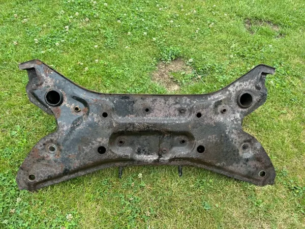 Travesaño suspensión delantera Suzuki Swift IV OEM image 7