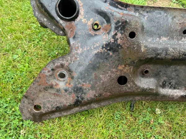 Travesaño suspensión delantera Suzuki Swift IV OEM image 9