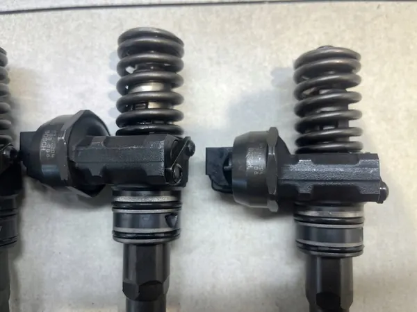 Injetor Audi A4 B6 1.9 TDI 0414720204 038130073Q image 5