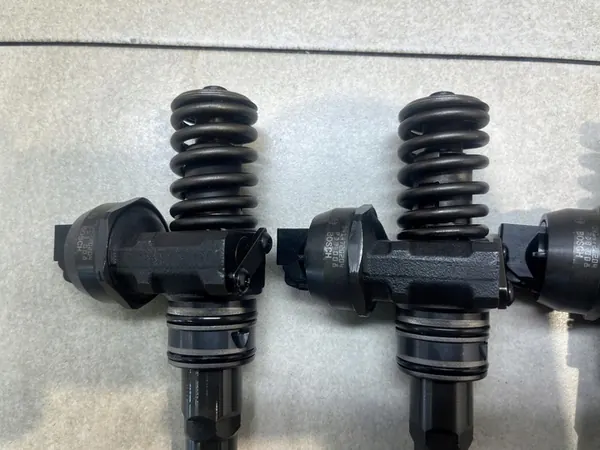 Injetor Audi A4 B6 1.9 TDI 0414720204 038130073Q image 6