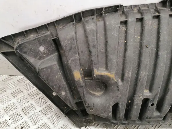 Mercedes-Benz C W204 2008 Tampa de para-choque dianteiro / Absorvedor image 3