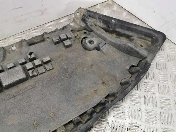 Mercedes-Benz C W204 2008 Tampa de para-choque dianteiro / Absorvedor image 4