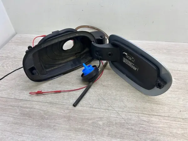 Kraftstoffklappe Porsche Panamera OEM 971809857G - Gebraucht image 8