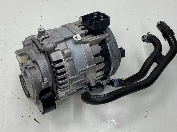 SKODA SUPERB IV ALTERNATOR 1.5 eTSI 2024 OEM 05E903019H image 3