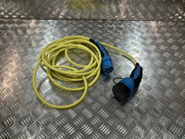 Latauskaapeli W205 2.0 CGI 350E Hybrid image 2