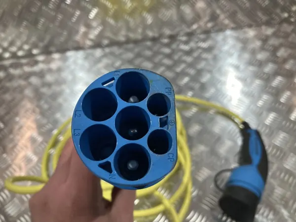 Latauskaapeli W205 2.0 CGI 350E Hybrid image 3