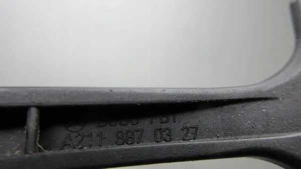 Mercedes-Benz E W211 Huvenlås A2118870327 image 3