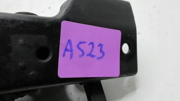 Mercedes-Benz E W211 Huvenlås A2118870327 image 4