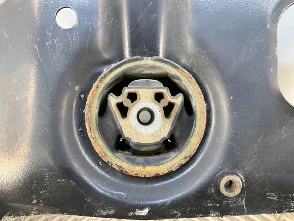 Etujousivarsi OEM 1K0199315B Skoda Yetille image 4