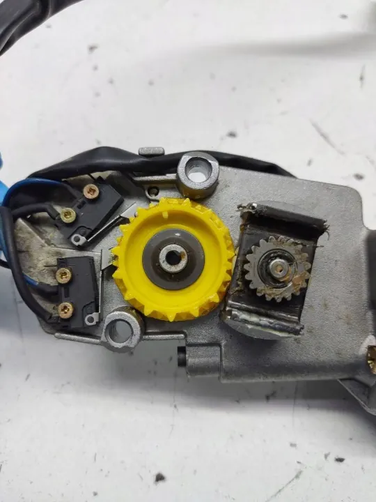 Hyundai Santa Fe 2005 schuifdakmotor OEM AAA41481 image 5