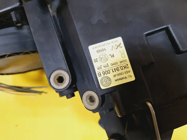 Oikea Etuvalaisin VW Touran I 2K0941006B image 7