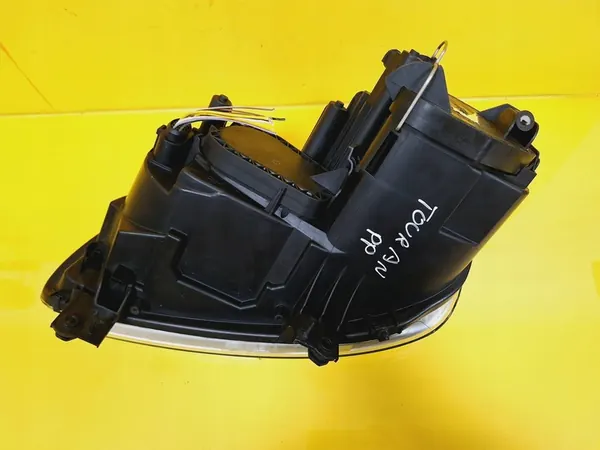 Oikea Etuvalaisin VW Touran I 2K0941006B image 9