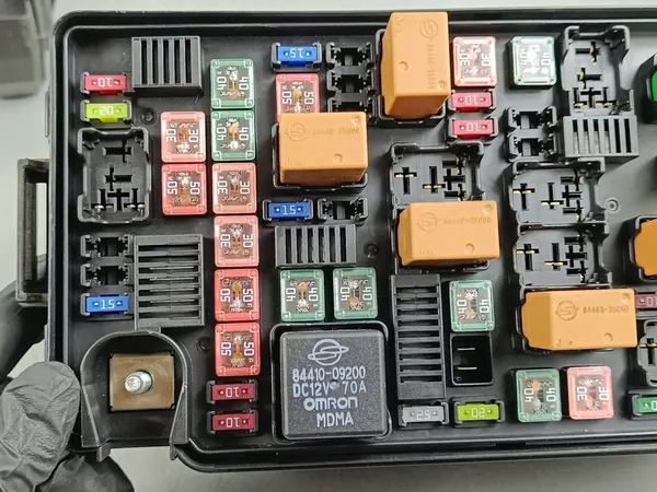 Caixa de fusíveis completa SsangYong Rexton 2017 8441009000 image 4