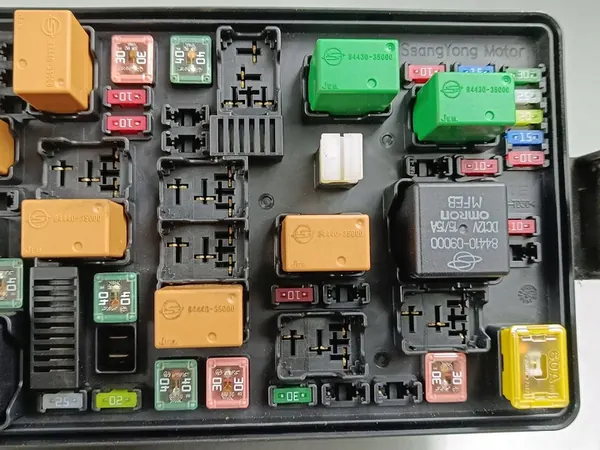 Caixa de fusíveis completa SsangYong Rexton 2017 8441009000 image 5