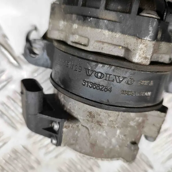 Volvo XC90 2018 Vattencirkulationspump image 8