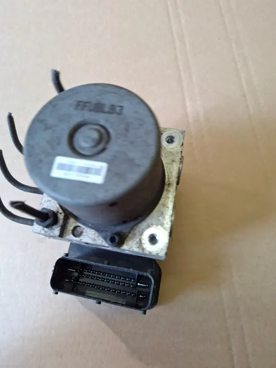 Pompe ABS OEM 58910-2K310 pour Kia Soul I 1.6 image 3