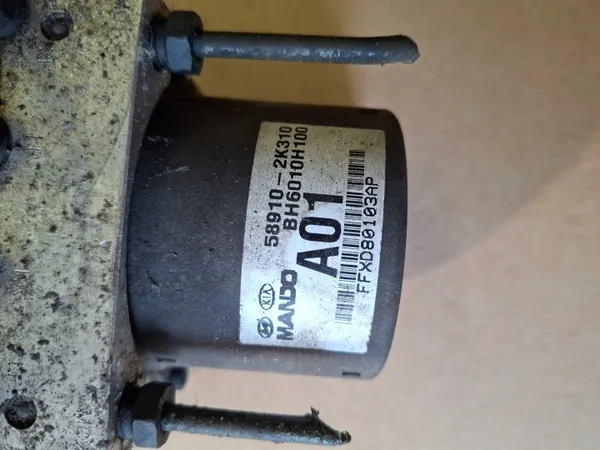 Pompe ABS OEM 58910-2K310 pour Kia Soul I 1.6 image 5