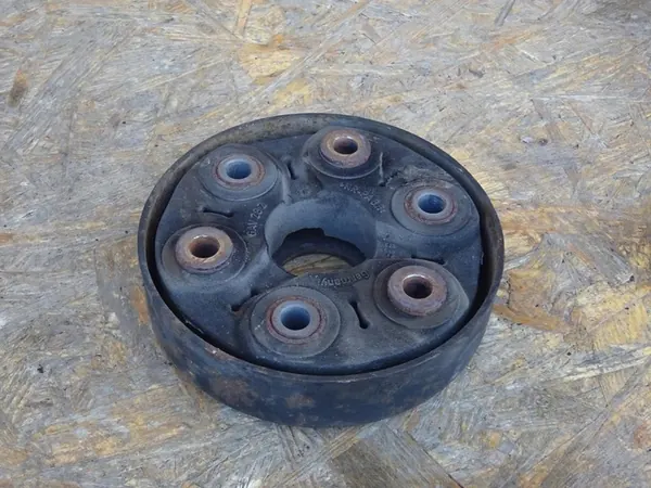 GOLF V R32 3.2 V6 Bakre Koppling 7M0521127A image 4