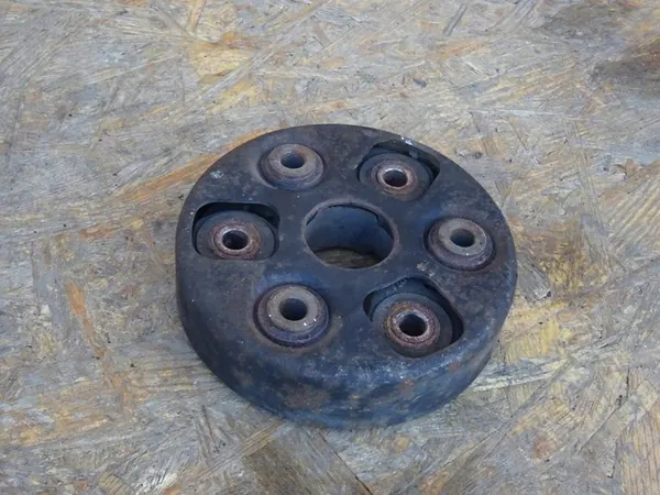 GOLF V R32 3.2 V6 Bakre Koppling 7M0521127A image 5