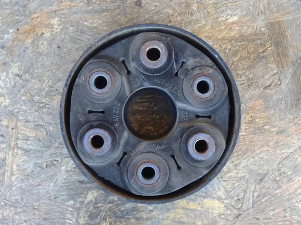 GOLF V R32 3.2 V6 Bakre Koppling 7M0521127A image 6