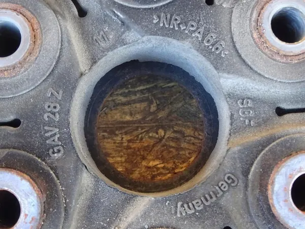 GOLF V R32 3.2 V6 Bakre Koppling 7M0521127A image 7