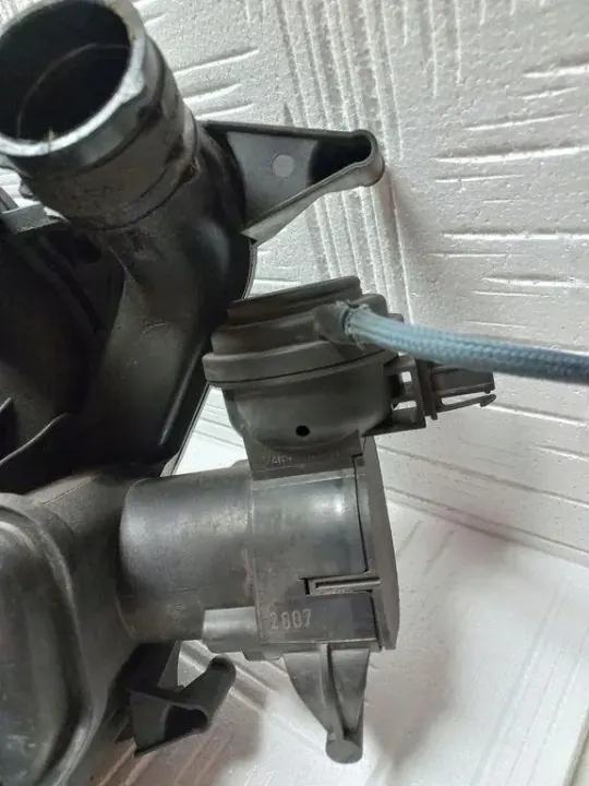 VW Imujakoputki OEM 06F133210M Golf V 2.0L image 6